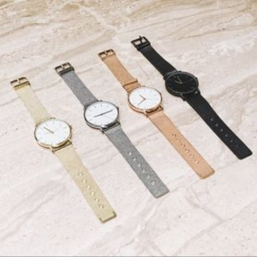 Minimalist fashion watch made of stainless steel